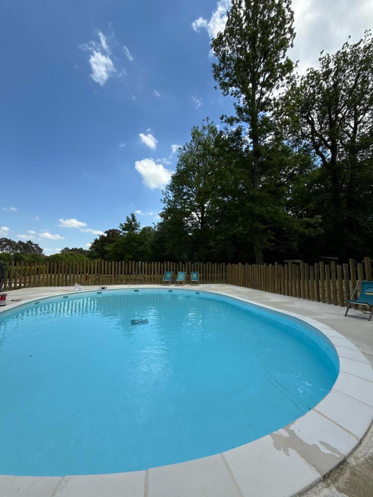 Camping Etang De La Vallee Combreux Luaran gambar